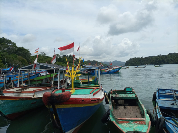 Beberapa kapal motor bersandar di Pelabuhan Pantai Pondok Dadap, Dusun Sendang Biru, Kabupaten Malang, Jawa Timur, beberapa waktu lalu.